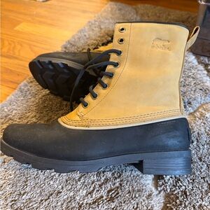 Sorel boots size 8 worn  maybe once or twice like new